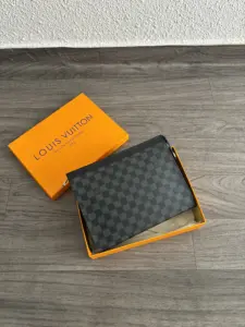 Louis Vuitton Pochette Damier