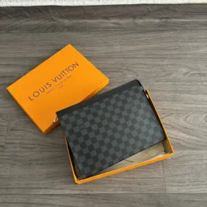Louis Vuitton Pochette Damier