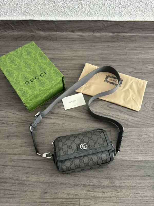 Gucci Sac Gris à Motif GG