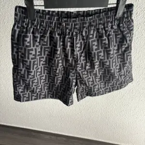 Fendi Short De Bain Noir et Gris