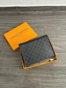 Louis Vuitton Pochette Gris
