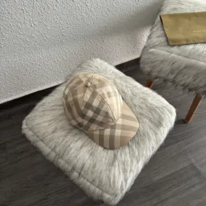 Burberry Casquette Beige