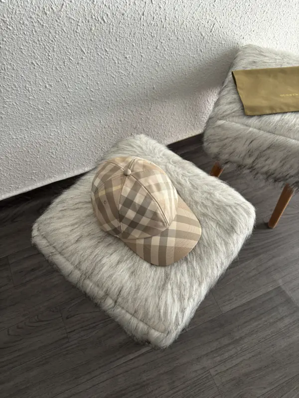 Burberry Casquette Beige