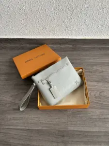 Lv Pochette Gris