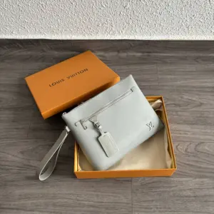 Lv Pochette Gris