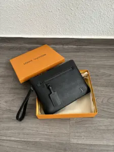 Lv Pochette Noire