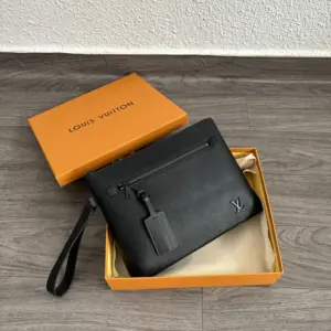 Lv Pochette Noire