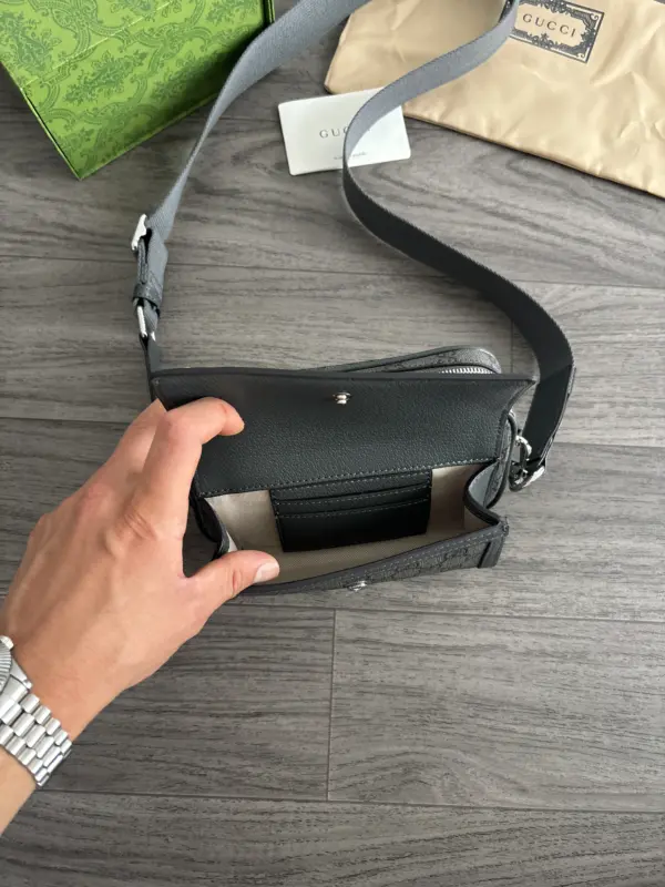 Gucci Sac Gris à Motif GG – Image 10