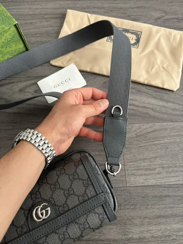 Gucci Sac Gris à Motif GG – Image 11