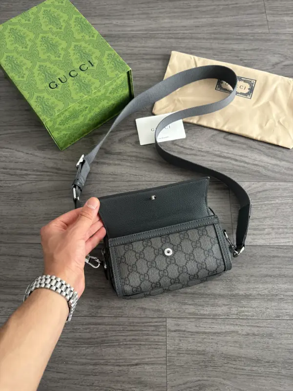 Gucci Sac Gris à Motif GG – Image 2