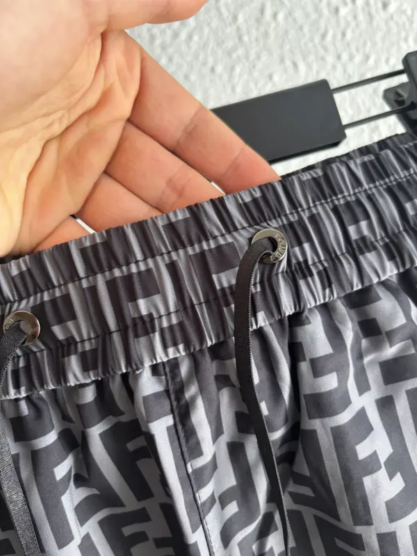 Fendi Short De Bain Noir et Gris – Image 2
