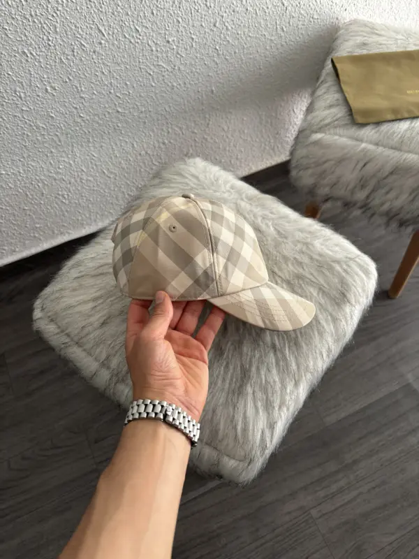 Burberry Casquette Beige – Image 2