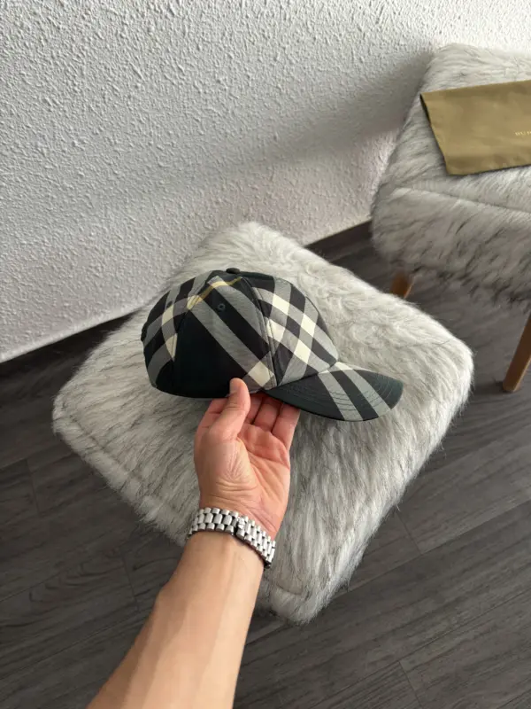 Burberry Casquette Vert – Image 2