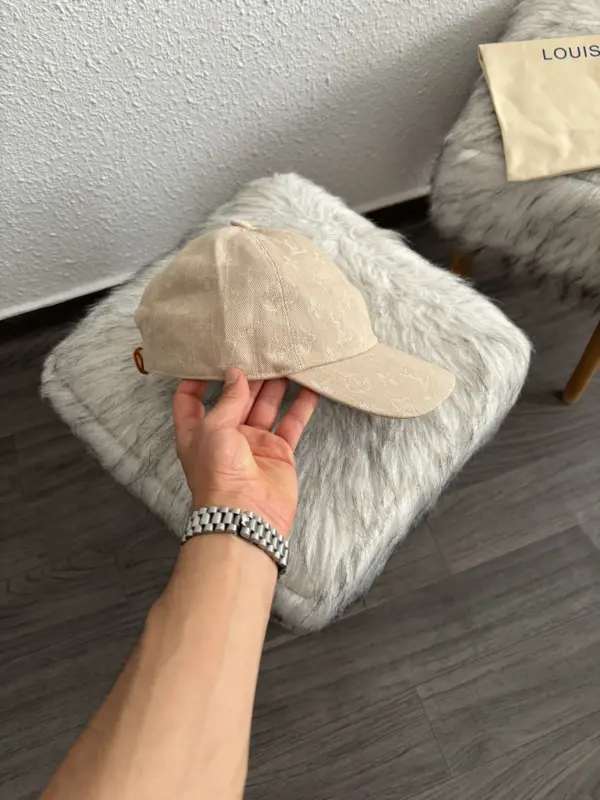 Lv Casquette Beige – Image 2