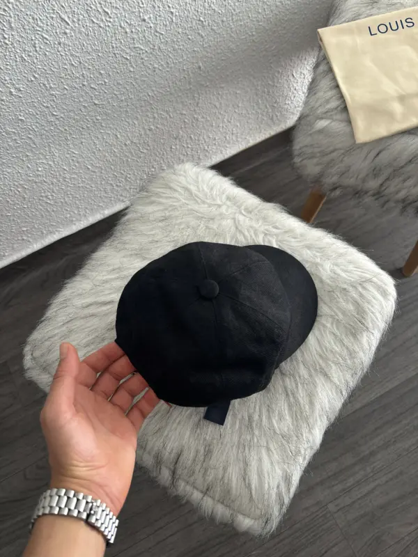 Lv Casquette Noire – Image 3