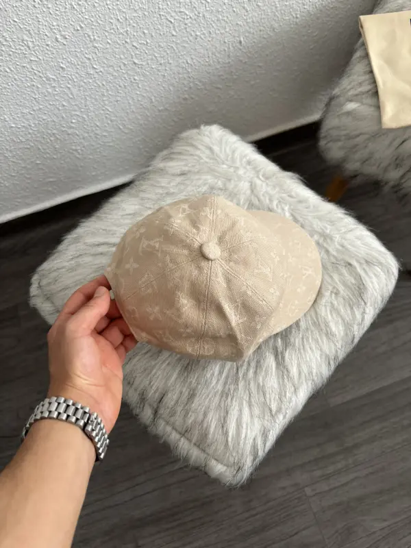 Lv Casquette Beige – Image 3