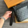 Lv Pochette avec Motifs – Image 3