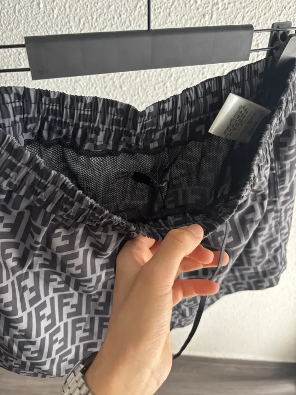 Fendi Short De Bain Noir et Gris – Image 4