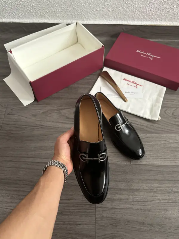 Salvatore Ferragamo Mocassin Noir – Image 3