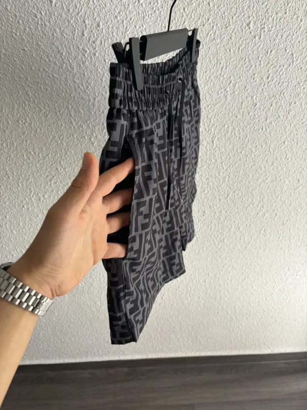Fendi Short De Bain Noir et Gris – Image 5