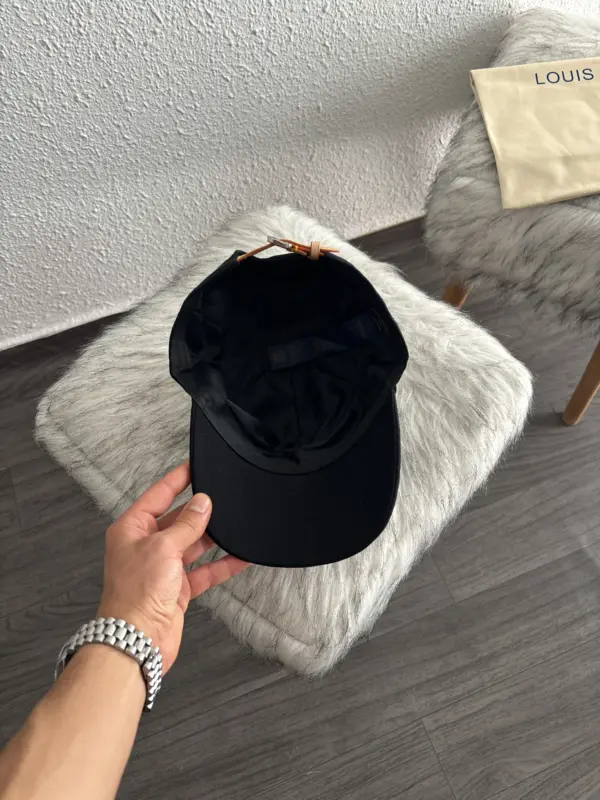 Lv Casquette Noire – Image 5