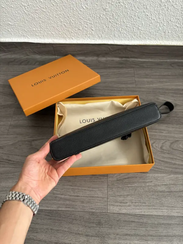 Lv Pochette Noire – Image 5