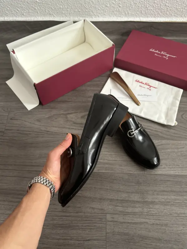 Salvatore Ferragamo Mocassin Noir – Image 5