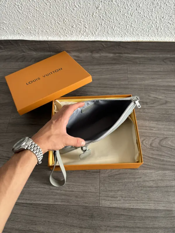 Lv Pochette Gris – Image 8