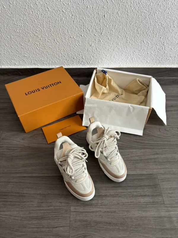 Lv Skate Beige