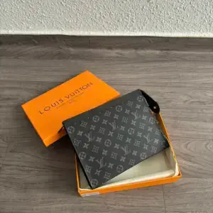 Lv Pochette Noir-Gris