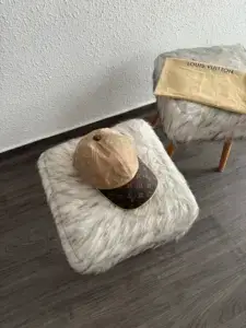 Lv Casquette Dorée
