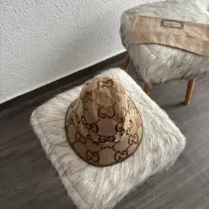 Gucci Bob doré