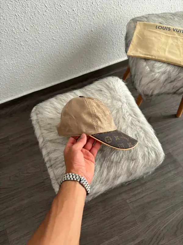 Lv Casquette Dorée – Image 2