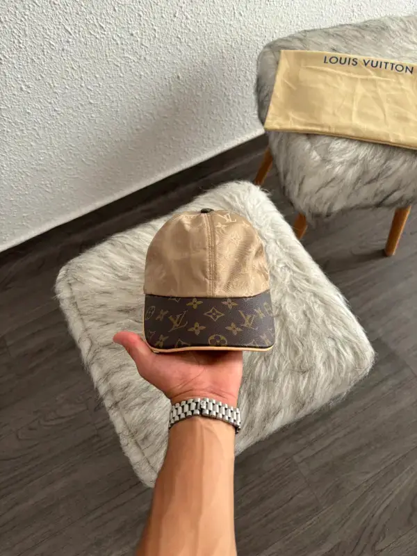 Lv Casquette Dorée – Image 3
