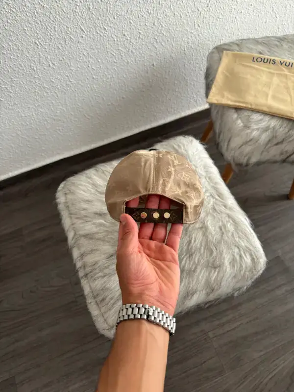 Lv Casquette Dorée – Image 4