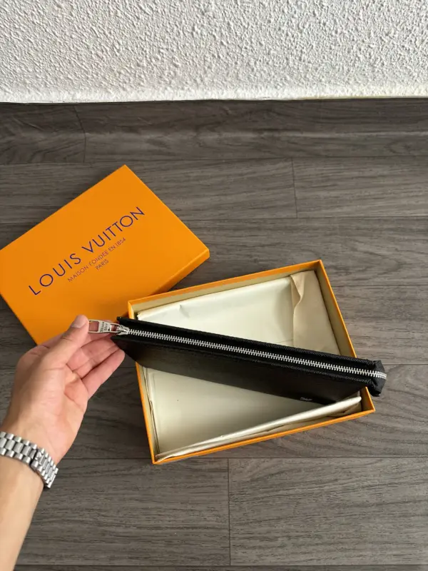 Lv Pochette Noire – Image 5