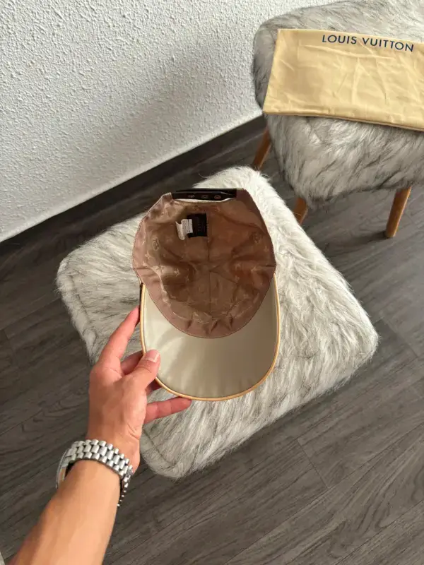 Lv Casquette Dorée – Image 5