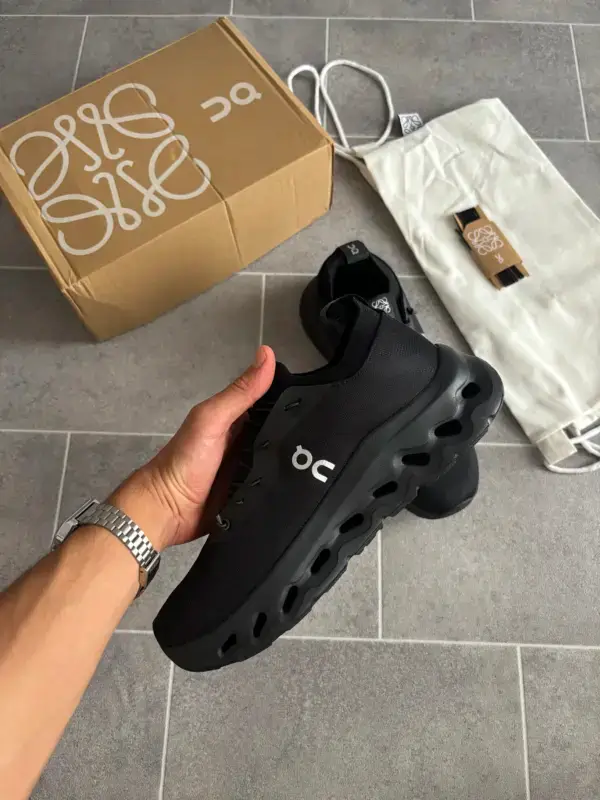 Loewe x On Sneakers Noir – Image 4